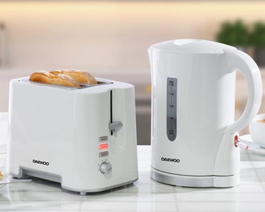 2 Slice White Plastic Toaster with Chrome Band